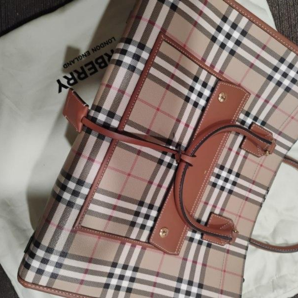 Brand New With tags on it still never worn burberry toto Freya - Picture 4 of 8